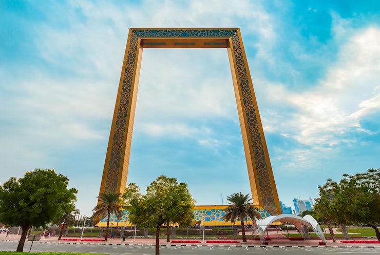 Climb the Dubai Frame