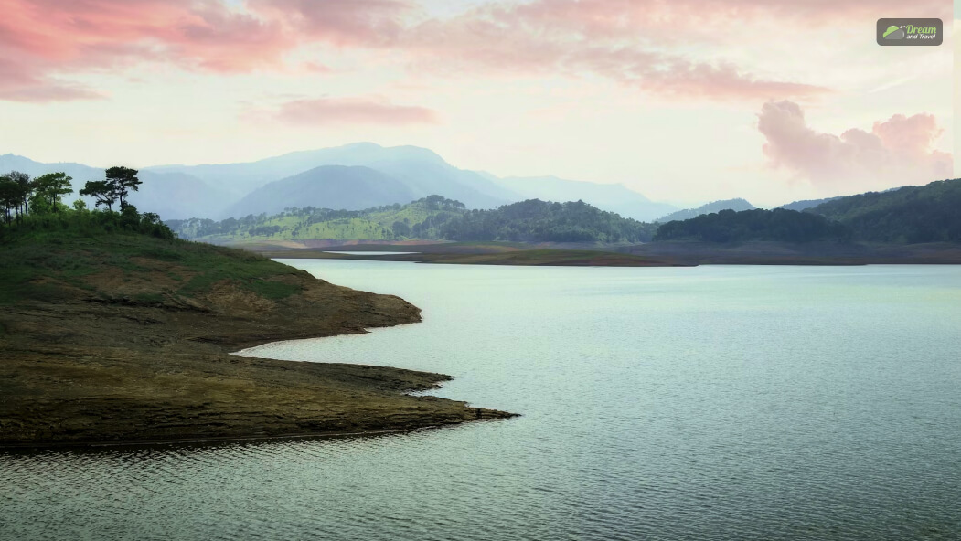 Umiam Lake (Distance From Guwahati_ 81 Km)